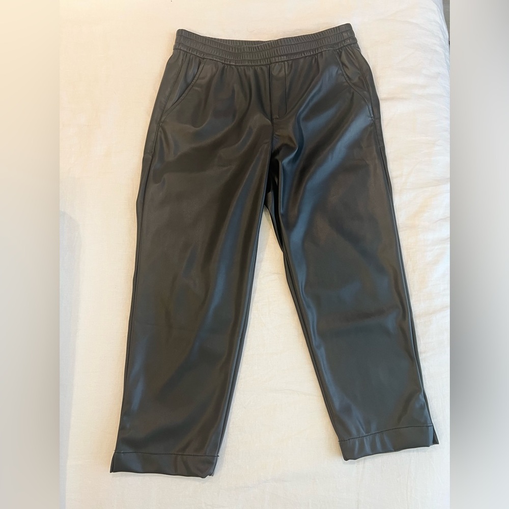 Vegan leather crop pants black